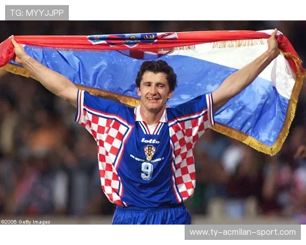 劳塔罗强势插上完成干脆抽射：国际足坛的新星崛起